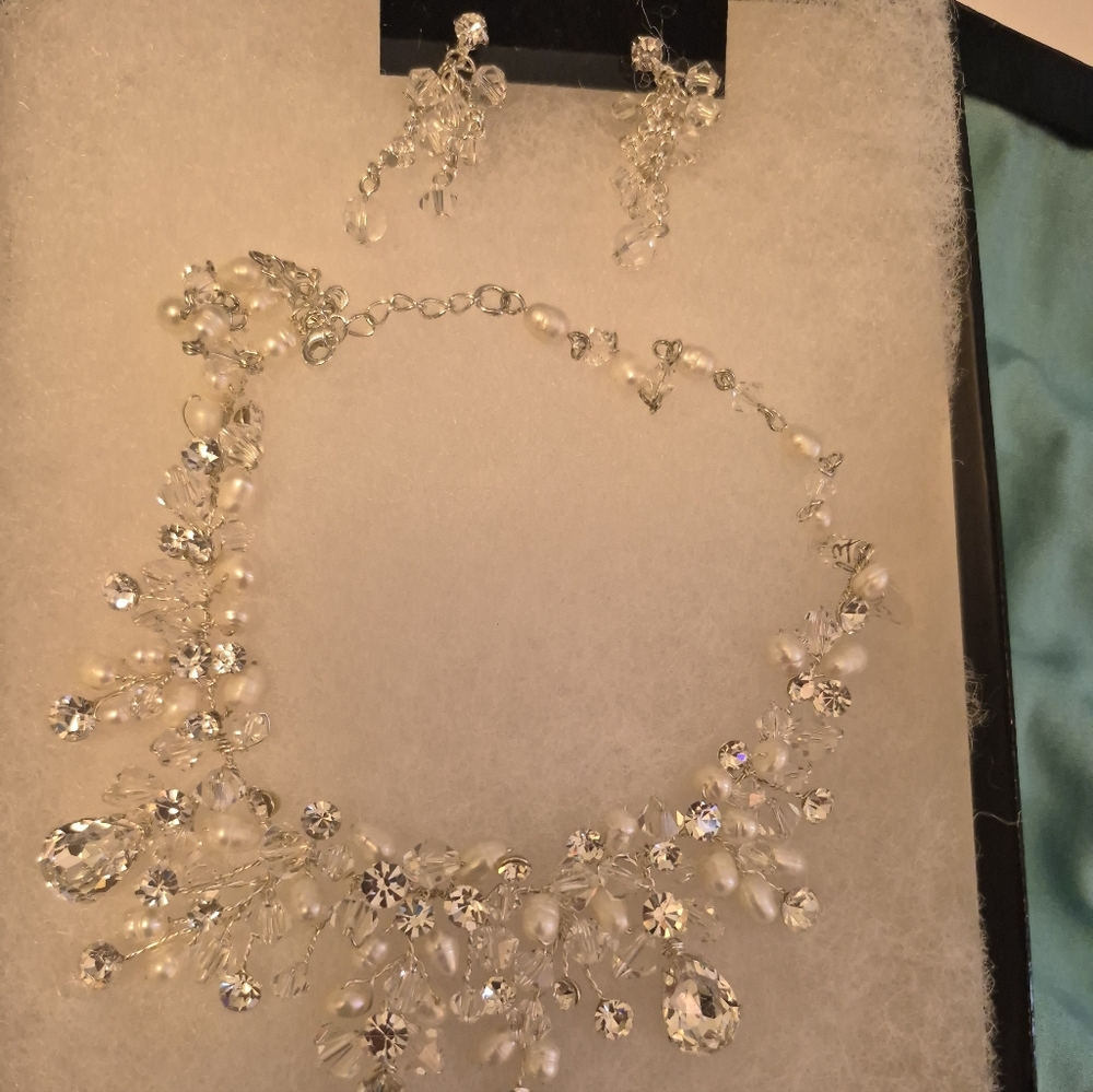 Elegant Silver and Crystal Jewelry Set